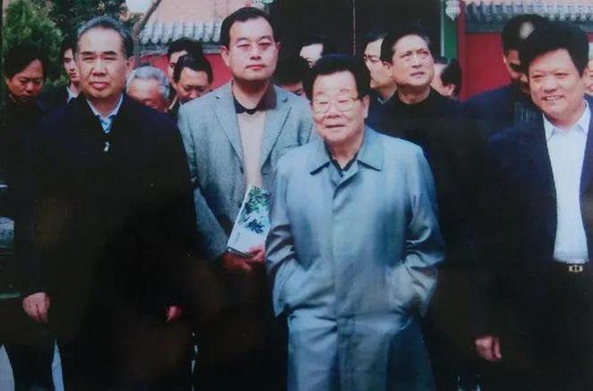 他是农二代，主政天津时还被人看不起！后官至正国级，如今仍健在