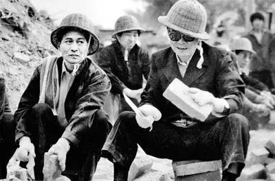 李瑞环与李世默_李瑞环凿壁偷光读书故事_李瑞环出身寒门奋斗历程