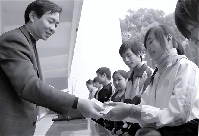 李瑞环 生平 事迹_李瑞环与李世默_李瑞环 务实求理 哲学思想