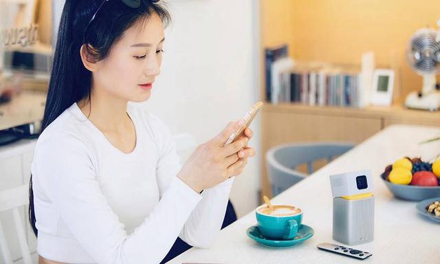 女性科技人才_gv_明基BenQ智能投影GV1