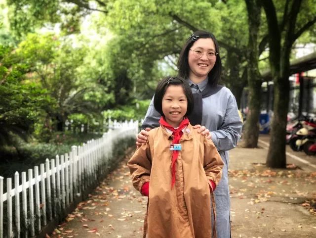 学生眼中的老师妈妈_我的美母教师_老师妈妈的小学生作文