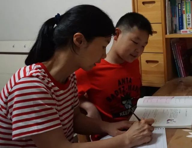 我的美母教师_老师妈妈的小学生作文_学生眼中的老师妈妈