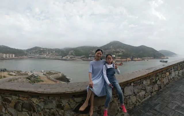 学生眼中的老师妈妈_老师妈妈的小学生作文_我的美母教师