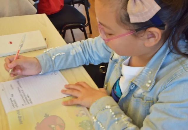 我的美母教师_学生眼中的老师妈妈_老师妈妈的小学生作文