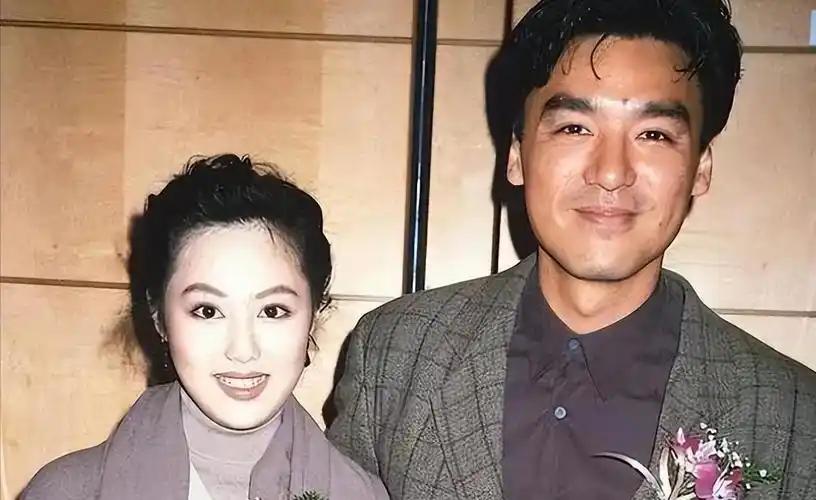 章小惠 45岁拍三级片 还债 败家女_成人三级片