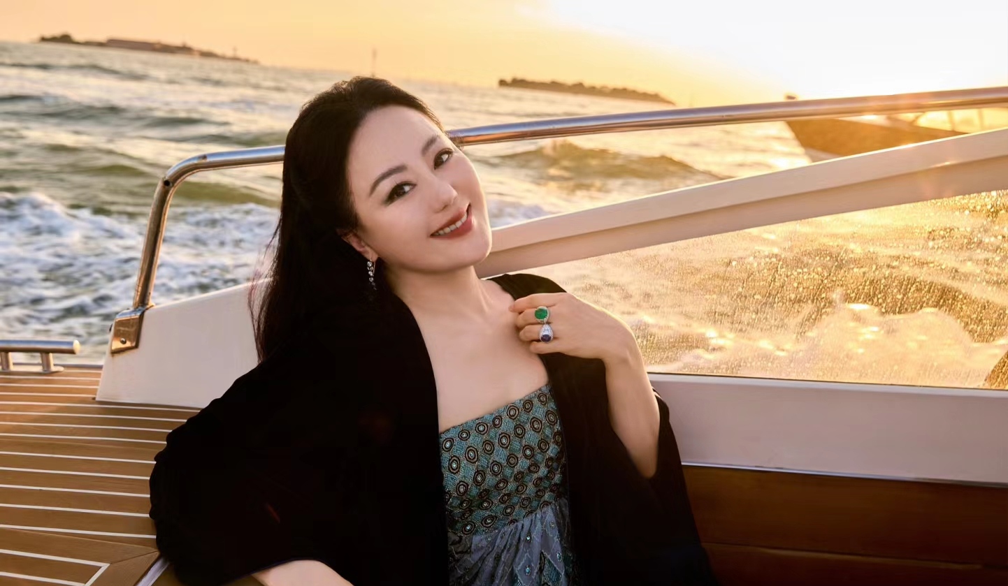 章小惠 45岁拍三级片 还债 败家女_成人三级片